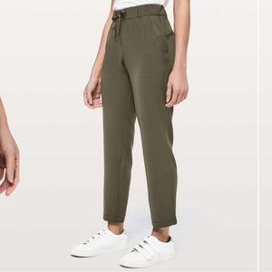 Lululemon on the fly pant woven 28” 6